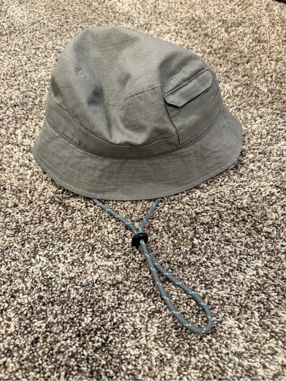 Old Navy Kids Gray Bucket Hat with Chin Cord